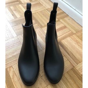 Matte look rain boots
